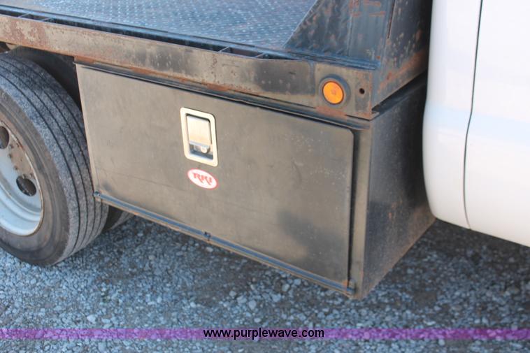 image for item H5520 2008 Ford F450 Super Duty XL SuperCab flatbed truck