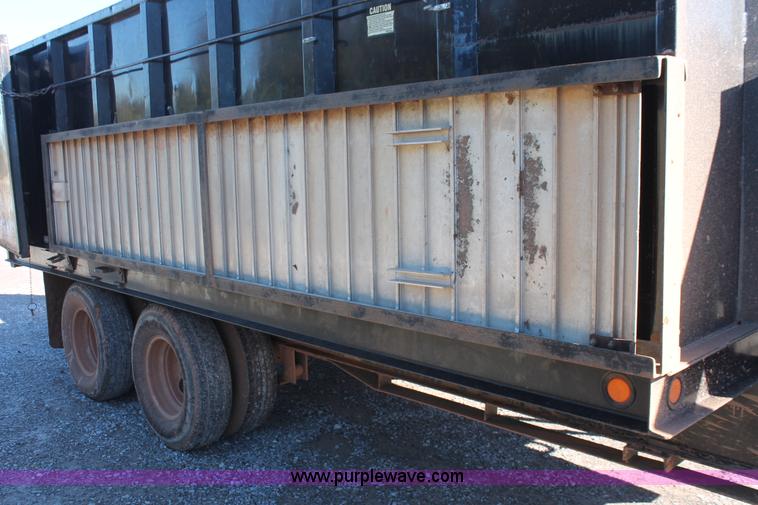 image for item H5522 2006 Diamond Fleetneck Workhorse gooseneck dump trailer
