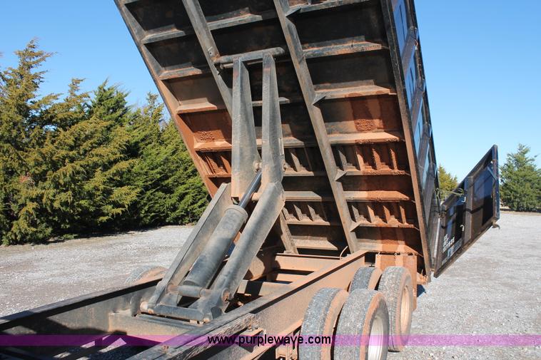image for item H5522 2006 Diamond Fleetneck Workhorse gooseneck dump trailer