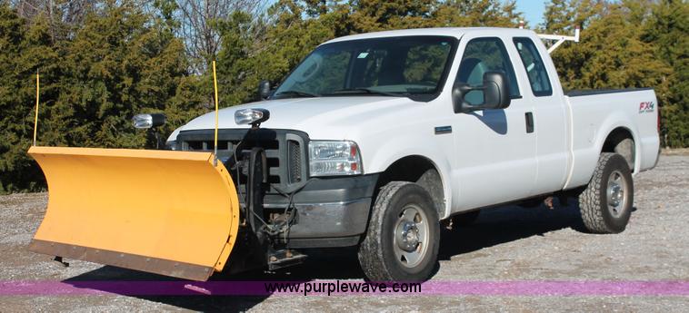 image for item H5523 2007 Ford F250 Super Duty XL FX4 Off-Road SuperCab pickup truck