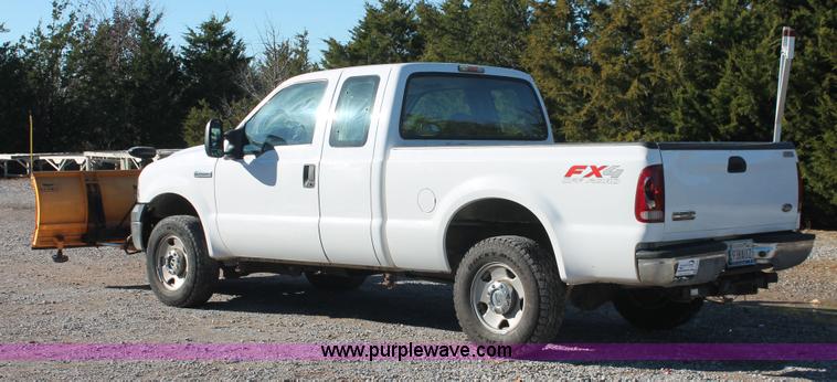 image for item H5523 2007 Ford F250 Super Duty XL FX4 Off-Road SuperCab pickup truck