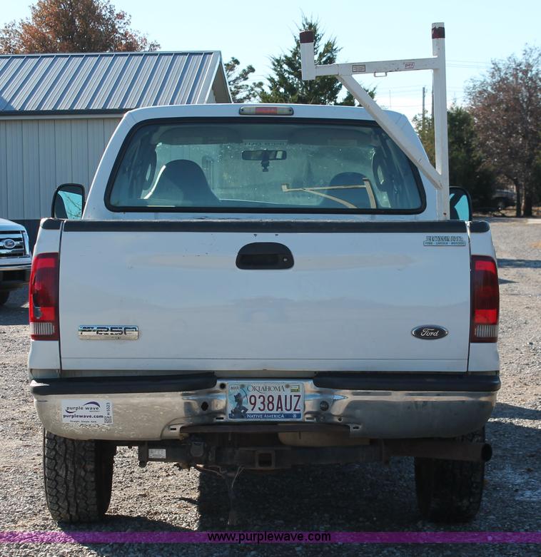 image for item H5523 2007 Ford F250 Super Duty XL FX4 Off-Road SuperCab pickup truck