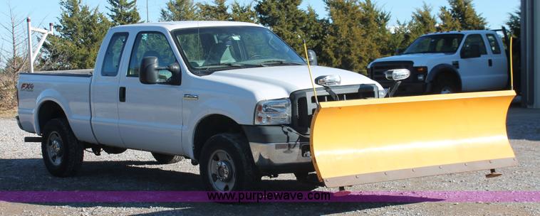 image for item H5523 2007 Ford F250 Super Duty XL FX4 Off-Road SuperCab pickup truck