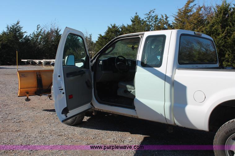 image for item H5523 2007 Ford F250 Super Duty XL FX4 Off-Road SuperCab pickup truck