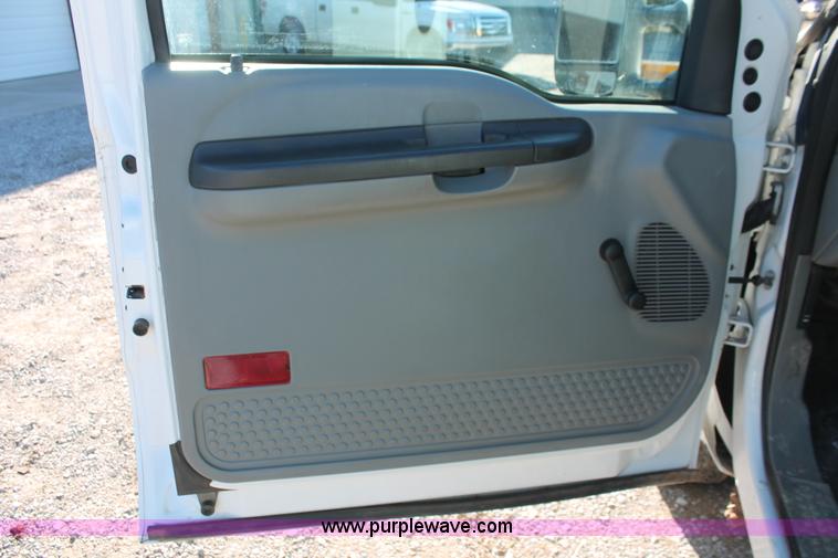 image for item H5523 2007 Ford F250 Super Duty XL FX4 Off-Road SuperCab pickup truck