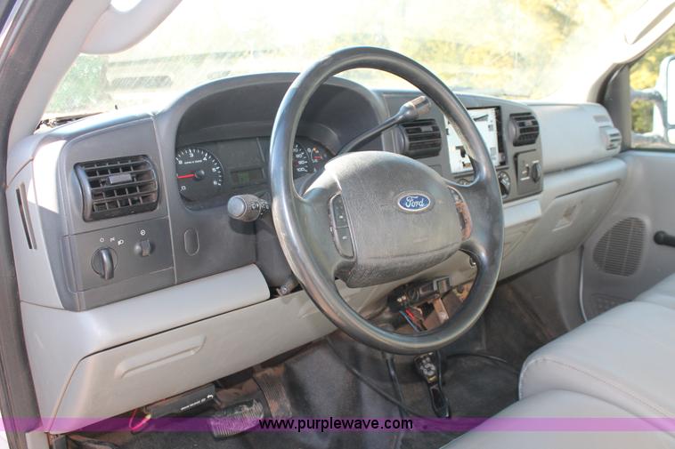 image for item H5523 2007 Ford F250 Super Duty XL FX4 Off-Road SuperCab pickup truck