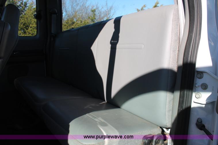 image for item H5523 2007 Ford F250 Super Duty XL FX4 Off-Road SuperCab pickup truck