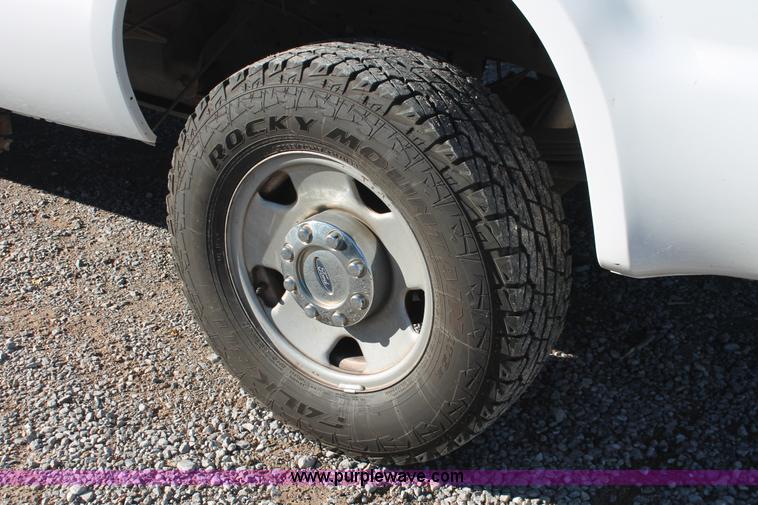 image for item H5523 2007 Ford F250 Super Duty XL FX4 Off-Road SuperCab pickup truck