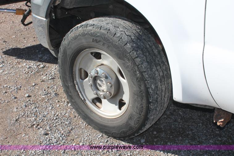 image for item H5523 2007 Ford F250 Super Duty XL FX4 Off-Road SuperCab pickup truck