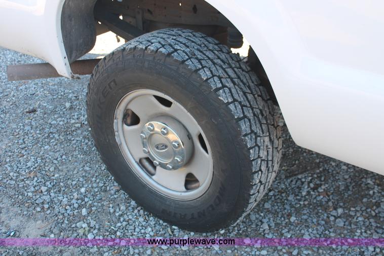 image for item H5523 2007 Ford F250 Super Duty XL FX4 Off-Road SuperCab pickup truck