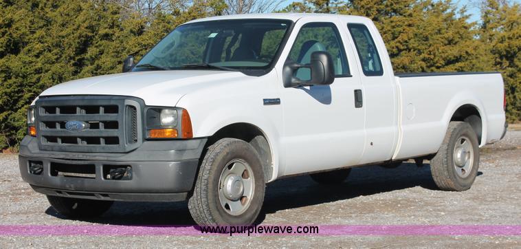 image for item H5524 2006 Ford F250 Super Duty XL SuperCab pickup truck