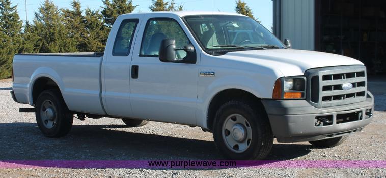 image for item H5524 2006 Ford F250 Super Duty XL SuperCab pickup truck