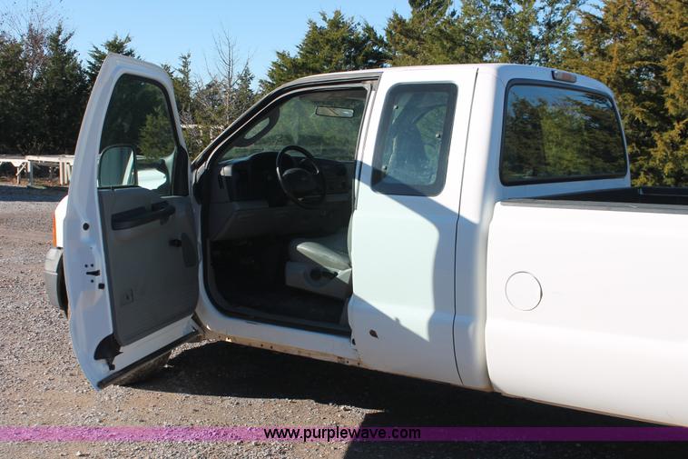 image for item H5524 2006 Ford F250 Super Duty XL SuperCab pickup truck