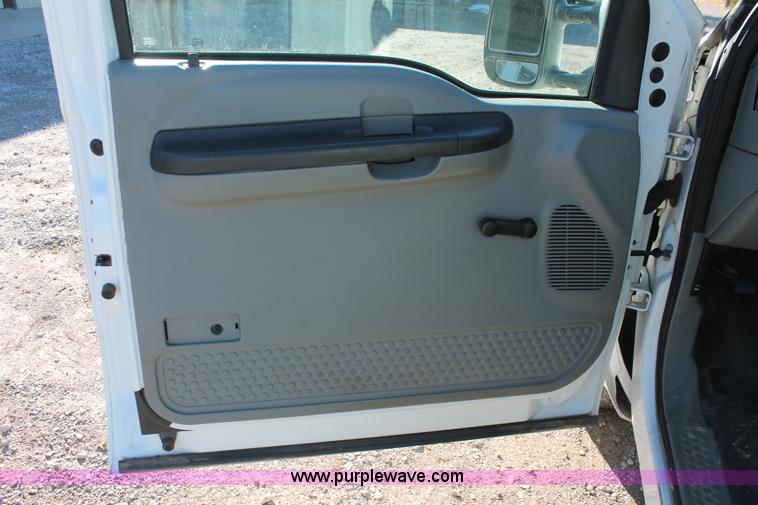 image for item H5524 2006 Ford F250 Super Duty XL SuperCab pickup truck