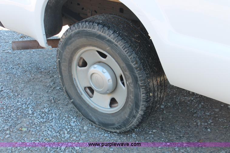 image for item H5524 2006 Ford F250 Super Duty XL SuperCab pickup truck