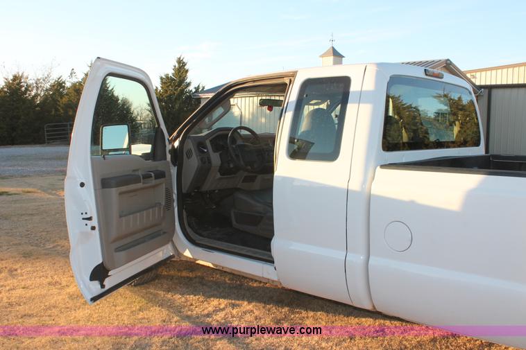 image for item H5527 2010 Ford F250 Super Duty XL SuperCab pickup truck