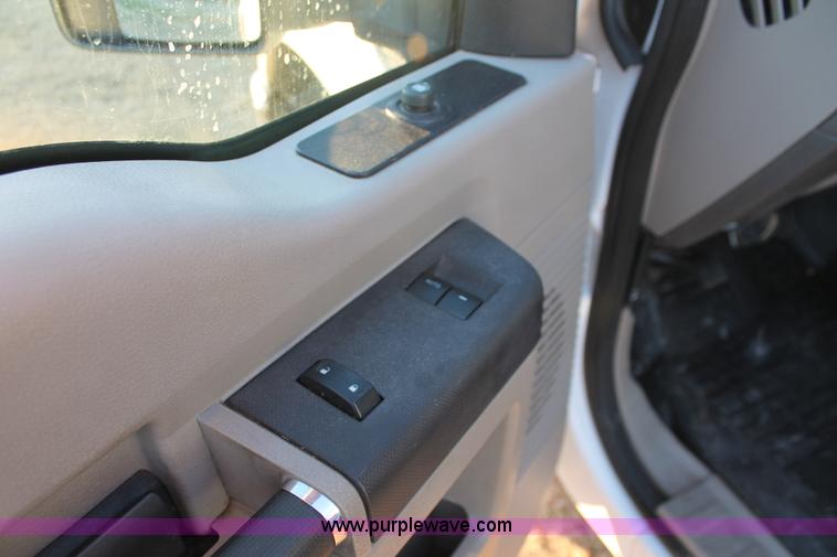 image for item H5527 2010 Ford F250 Super Duty XL SuperCab pickup truck