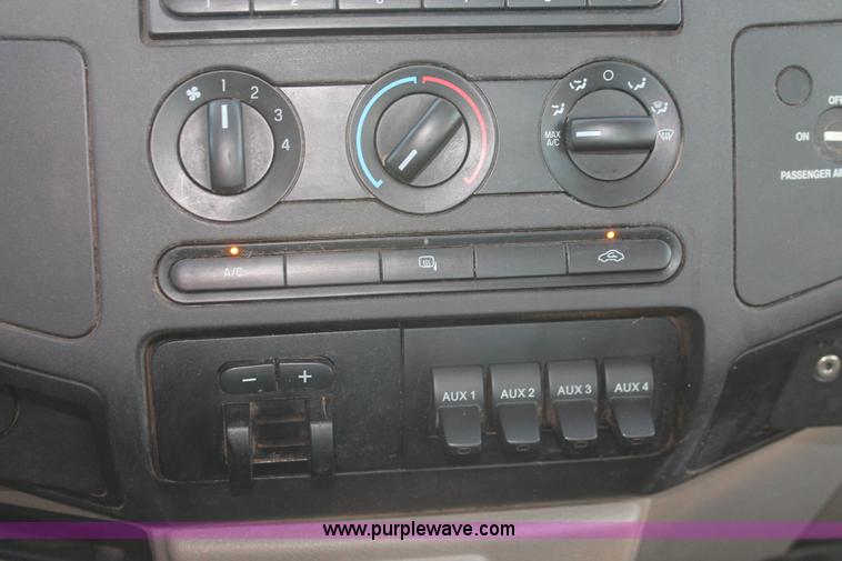 image for item H5527 2010 Ford F250 Super Duty XL SuperCab pickup truck