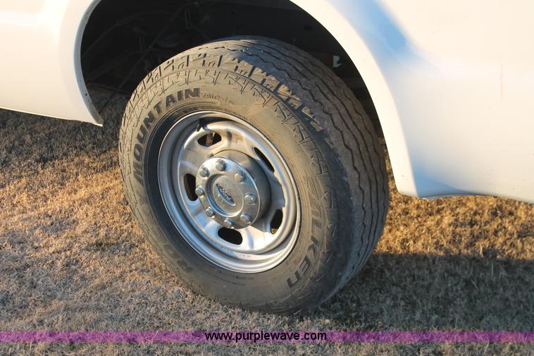 image for item H5527 2010 Ford F250 Super Duty XL SuperCab pickup truck