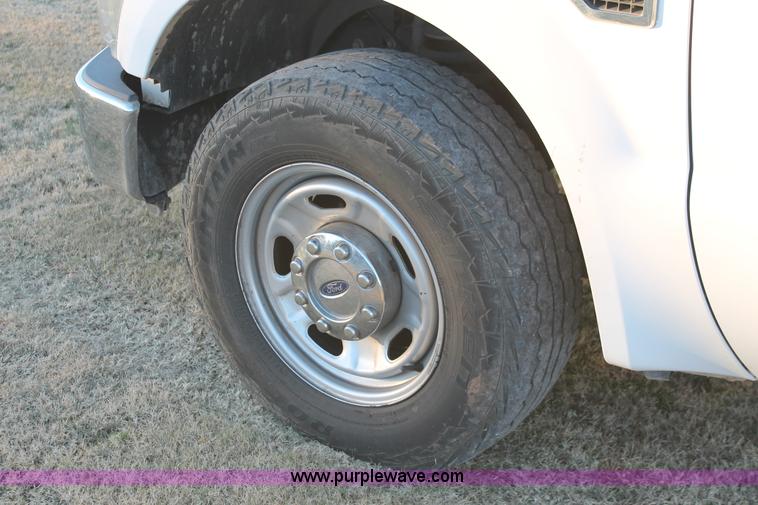 image for item H5527 2010 Ford F250 Super Duty XL SuperCab pickup truck