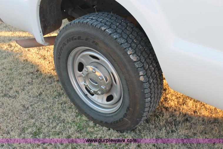 image for item H5528 2010 Ford F250 Super Duty XL SuperCab pickup truck