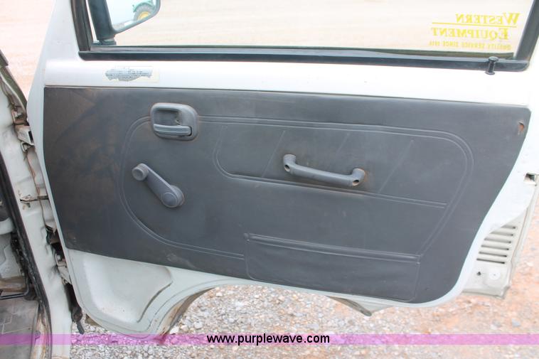 image for item H5988 1997 Mitsubishi mini truck