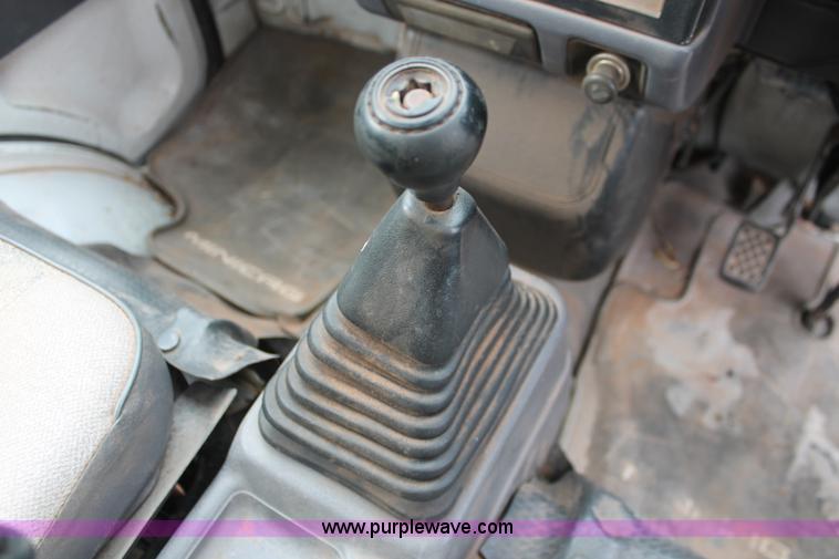 image for item H5988 1997 Mitsubishi mini truck