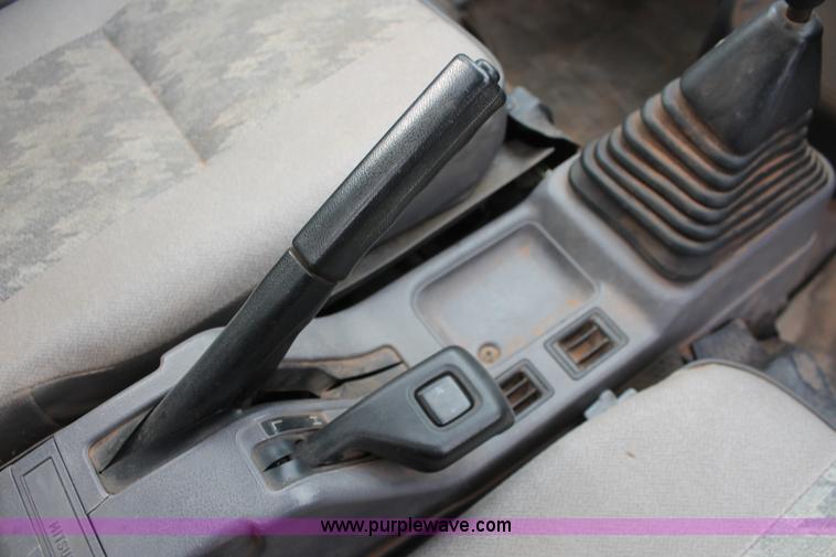 image for item H5988 1997 Mitsubishi mini truck