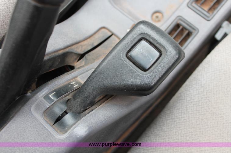 image for item H5988 1997 Mitsubishi mini truck