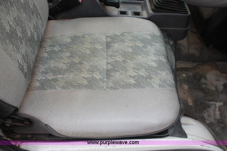 image for item H5988 1997 Mitsubishi mini truck