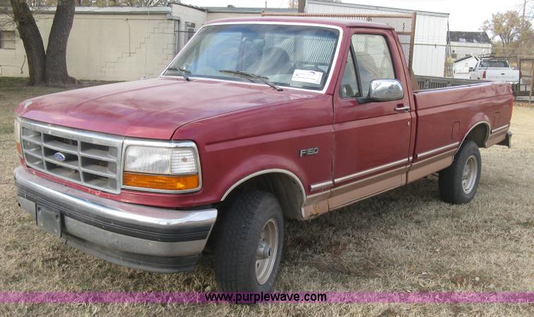 image for item H9359 1995 Ford F150 Eddie Bauer pickup truck
