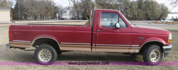 image for item H9359 1995 Ford F150 Eddie Bauer pickup truck