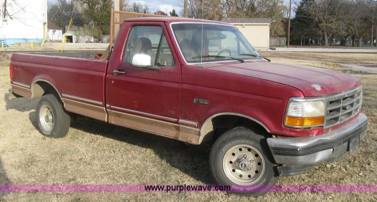 image for item H9359 1995 Ford F150 Eddie Bauer pickup truck