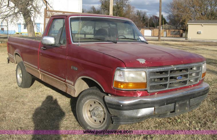 image for item H9359 1995 Ford F150 Eddie Bauer pickup truck