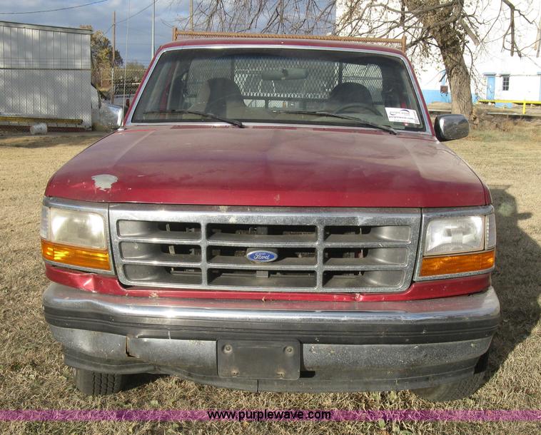 image for item H9359 1995 Ford F150 Eddie Bauer pickup truck