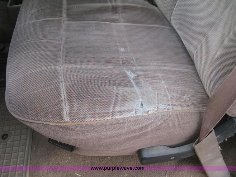 image for item H9359 1995 Ford F150 Eddie Bauer pickup truck