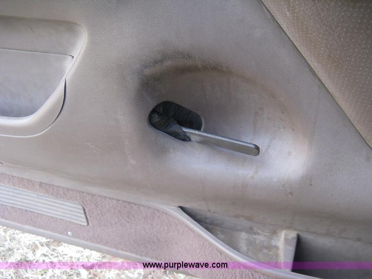 image for item H9359 1995 Ford F150 Eddie Bauer pickup truck