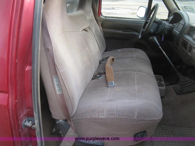 image for item H9359 1995 Ford F150 Eddie Bauer pickup truck