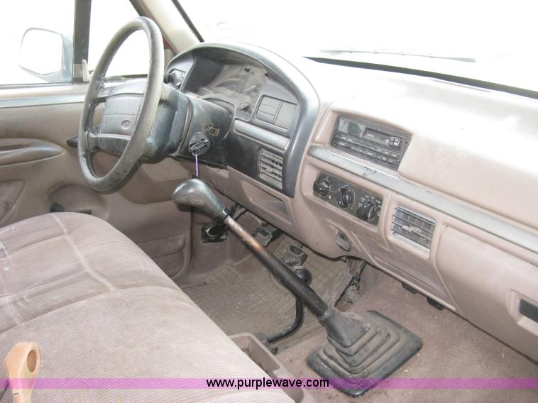 image for item H9359 1995 Ford F150 Eddie Bauer pickup truck