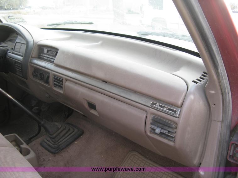 image for item H9359 1995 Ford F150 Eddie Bauer pickup truck