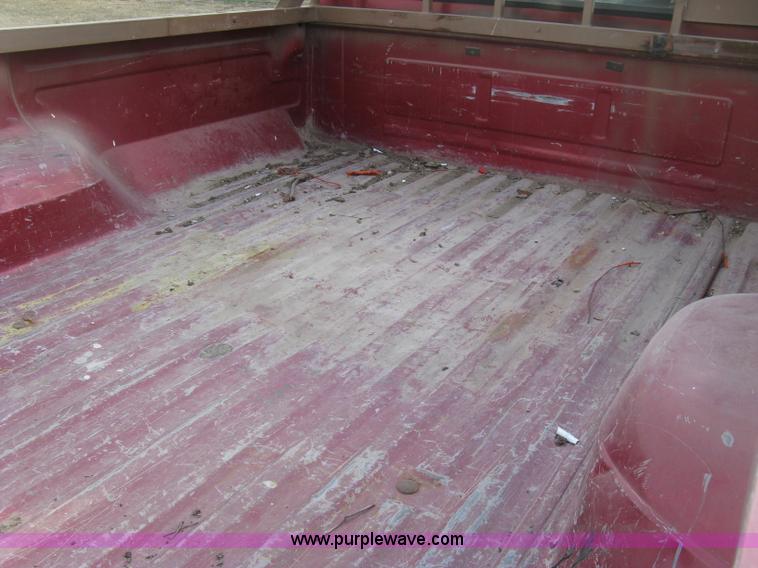 image for item H9359 1995 Ford F150 Eddie Bauer pickup truck