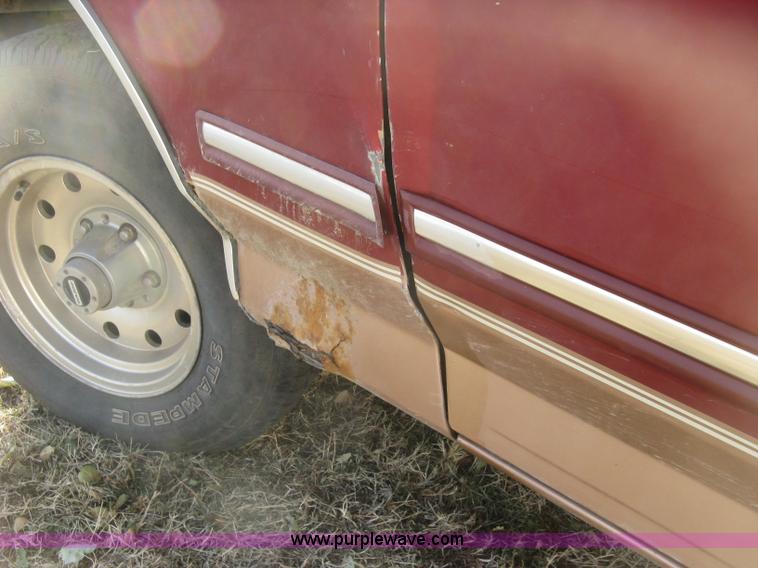 image for item H9359 1995 Ford F150 Eddie Bauer pickup truck