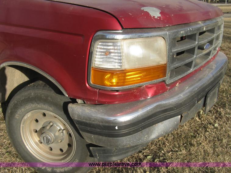 image for item H9359 1995 Ford F150 Eddie Bauer pickup truck