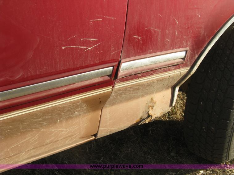 image for item H9359 1995 Ford F150 Eddie Bauer pickup truck