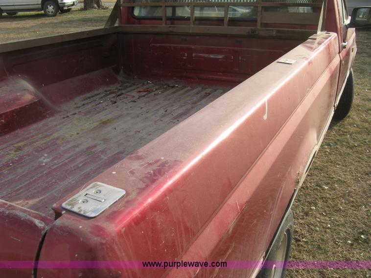 image for item H9359 1995 Ford F150 Eddie Bauer pickup truck