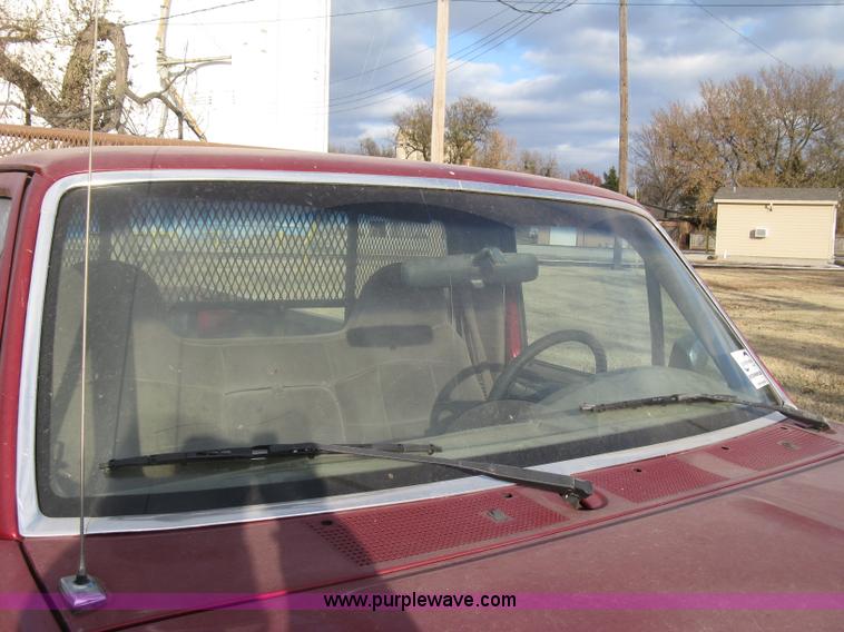 image for item H9359 1995 Ford F150 Eddie Bauer pickup truck