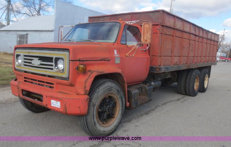 image for item I2136 1974 Chevrolet C65 grain truck