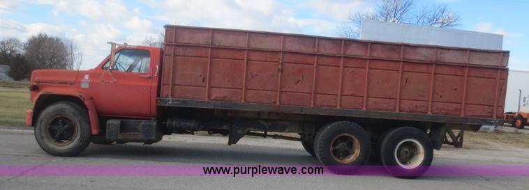 image for item I2136 1974 Chevrolet C65 grain truck