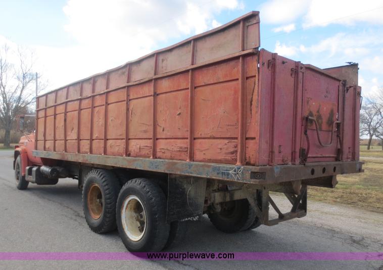 image for item I2136 1974 Chevrolet C65 grain truck
