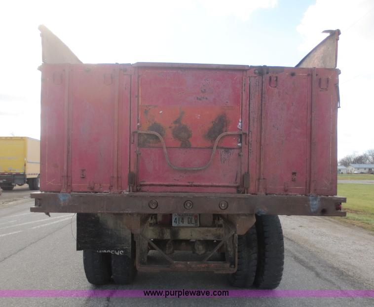 image for item I2136 1974 Chevrolet C65 grain truck